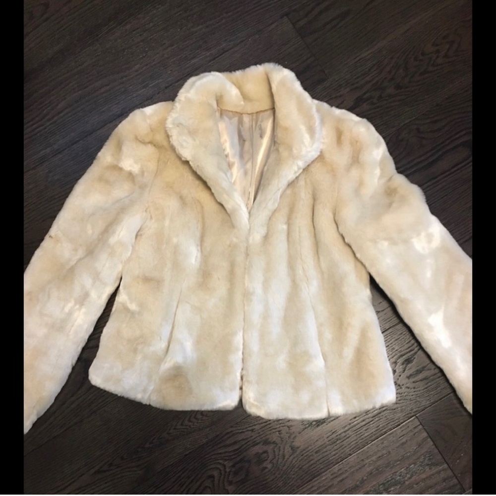 ISO Please help me find this 🤎🤍🤎🤍🤎 - Picture 1 of 1